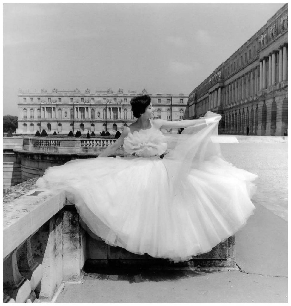 model-in-tulle-evening-gown-by-jacques-fath-photo-by-willy-maywald-paris-1951