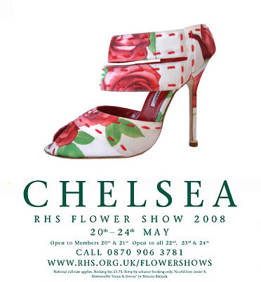 Un zapato de Blahnik ilustró la fiesta de las flores de Chelsea.