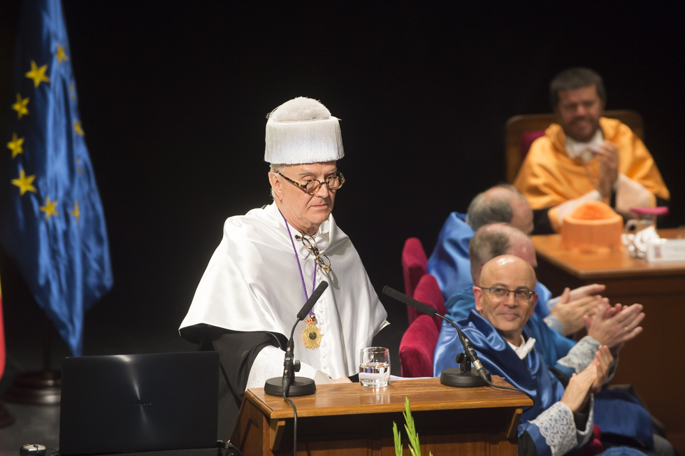 Blahnik en su discurso tras ser investido Honoris Causa por la ULL. / Foto: Rubén Rguez de Cándido.