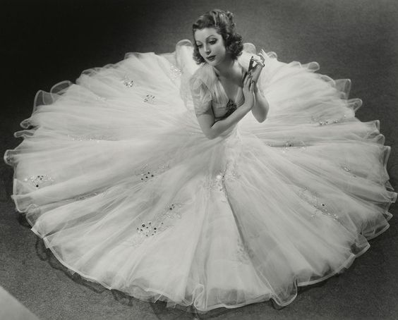 Loretta Young in Gwen Wakeling’s “moonlight” dress