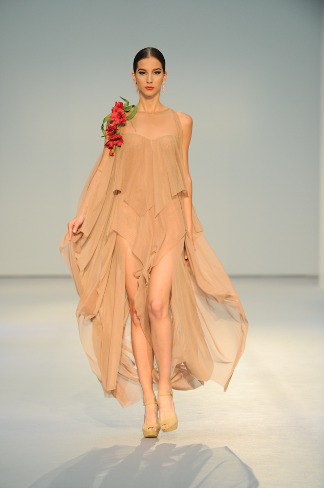 Vestido de Pedro Palmas. / Foto: Hiroshi Yamaoka.