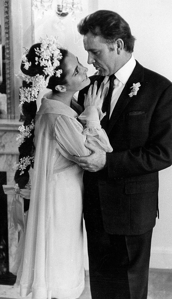 Elizabeth Taylor con vestido de Sharaff en su boda.