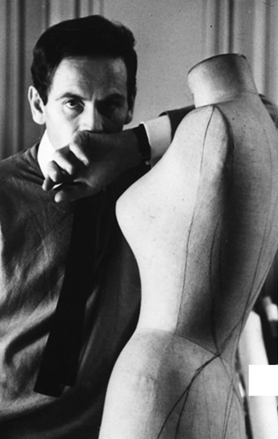 El diseñador, Pierre Cardin.