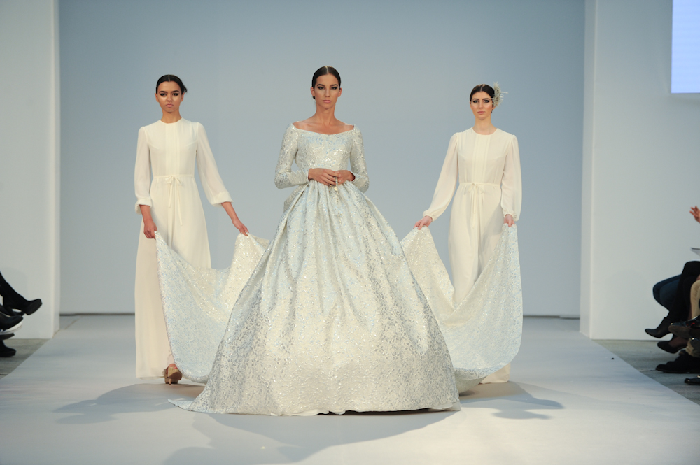 Vestido de novia de Ogadenia Díaz en la pasarela Costura España 2016. / Foto: Hiroshi Yamaoka.