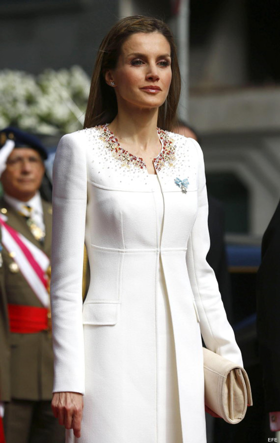 Felipe Varela encargó a Katt el bordado para el traje de la Reina el día de la proclamación de Felipe VI.