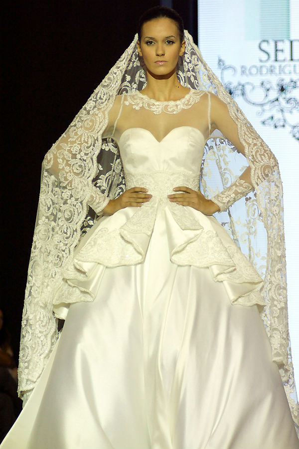 Vestido de novia de Sedomir Rodríguez de la Sierra, en Feboda 2015. / Foto: Carlos M. Anglés.