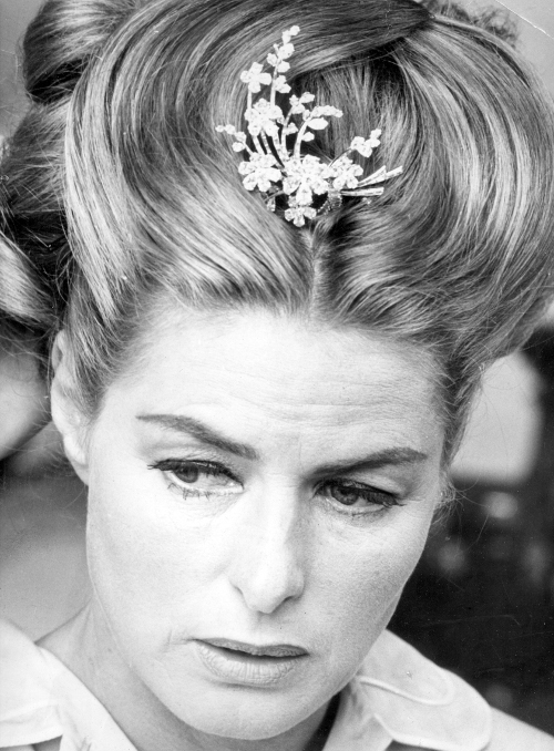 Ingrid Bergman con joya de Bulgari.