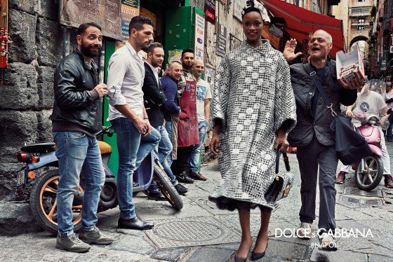 dolce-gabbana-fall-winter-2016-2017-advertisinig-campaign-in-naples-3-560x374